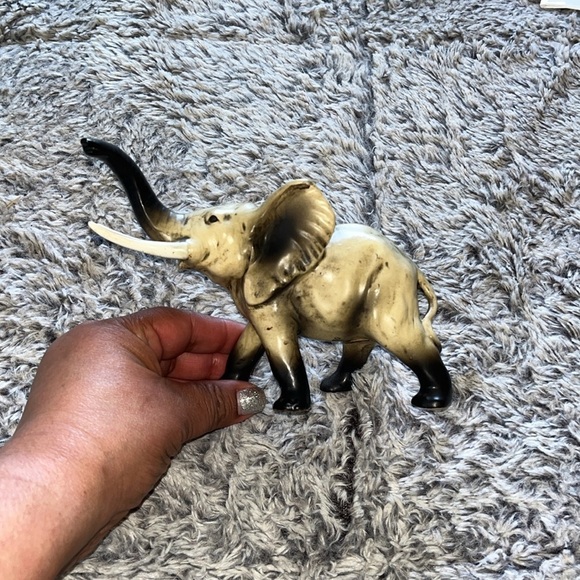 Vintage Lefton H2675 porcelain decorative lucky elephant figurine. - Picture 4 of 7